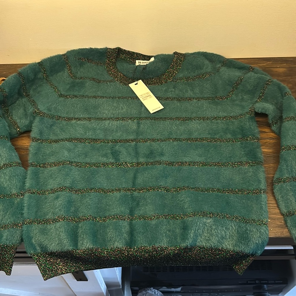 Women’s Large Sweater BB Dakota